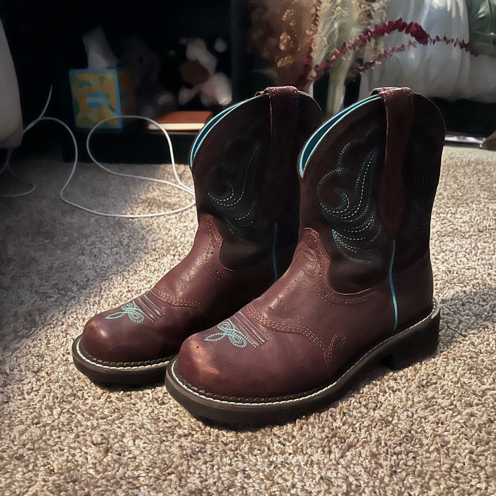 Ariat round toe cowboy boots with turquoise detailing